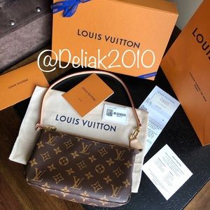 SOLD! Louis Vuitton Pochette Accessoires Monogram